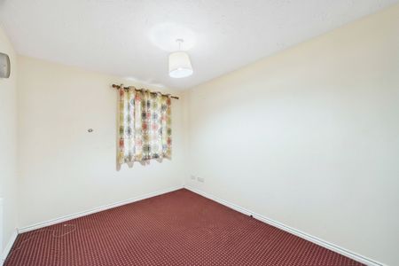 2 bedroom Flat in Pickfords Gardens, Slough - Photo 5