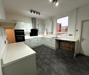 3 bedroom terraced house to rent - Photo 5