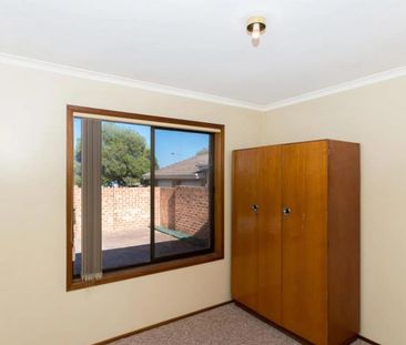 Well located 2 bedroom townhouse - Photo 4