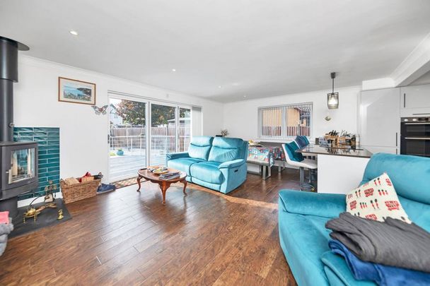 2 bedroom detached bungalow to rent - Photo 1