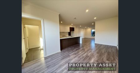 3 Bedroom Townhouse in Aston Hills with Solar - Photo 4