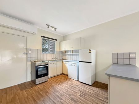Two Bedroom, One Bathroom Unit Close To Hospital - Photo 3