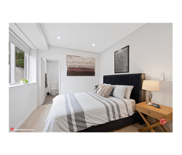 Stylish & Spacious 2 Bed 2 bath Apartment with Parking - Photo 4