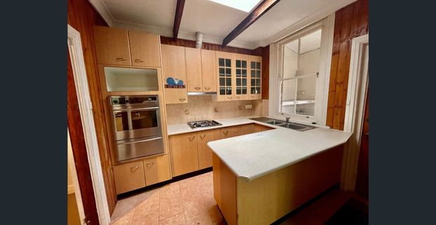 SPACIOUS FAMILY HOME! - Photo 1