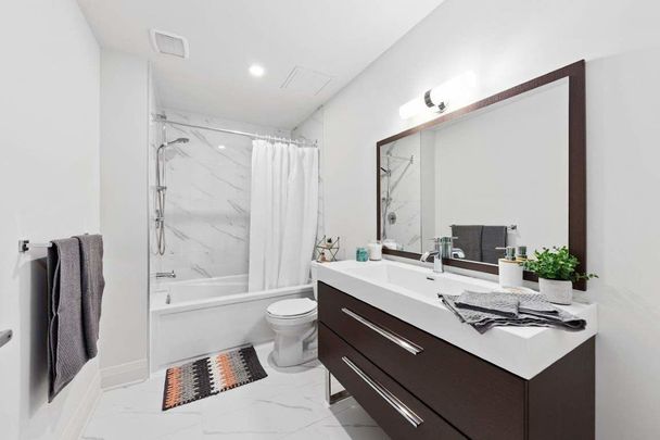 5885 Cavendish Boulevard, Montréal, QC - Photo 1