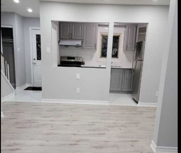 For Lease - 40 Gladstone Square, Brampton, Ontario - Photo 1