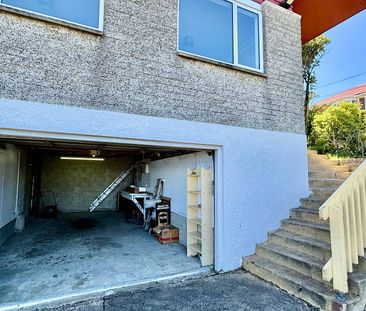 Sunny garden home with ocean views - Photo 2