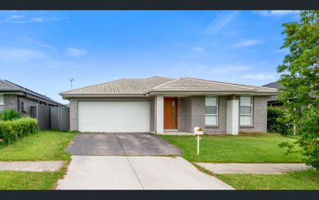 Spacious Family Home! - Photo 5