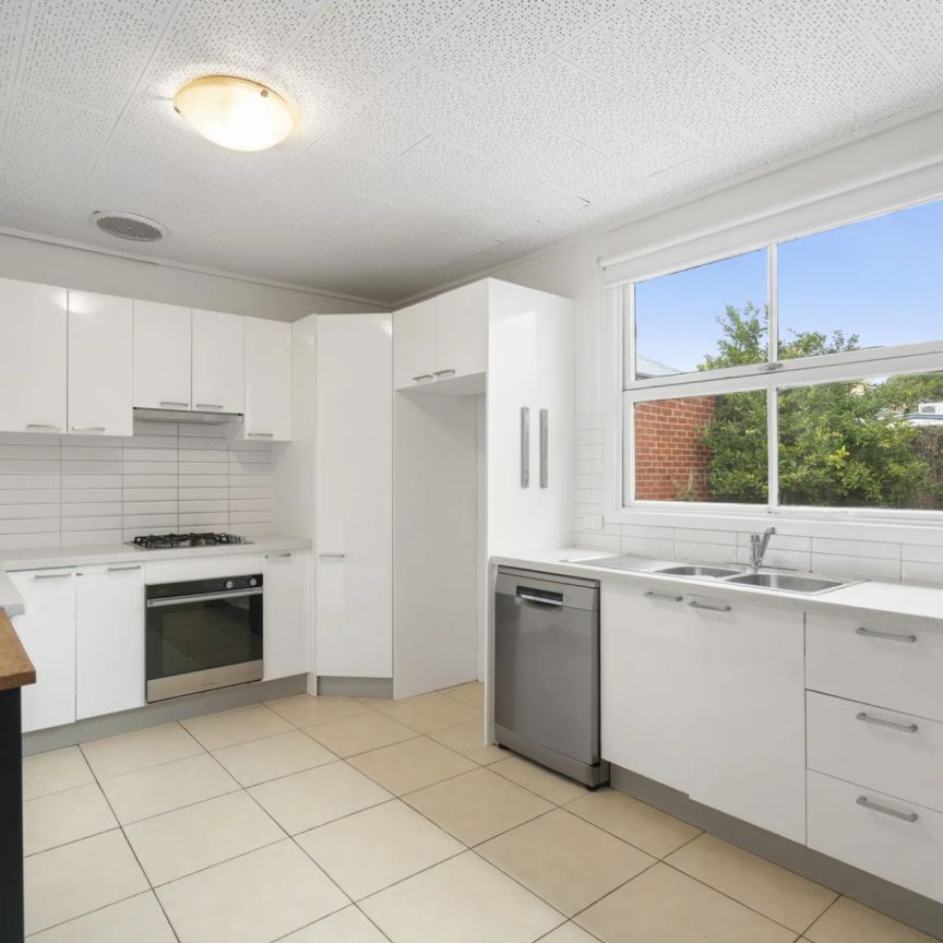 Spacious Family Home In Perfect Location! - Photo 2