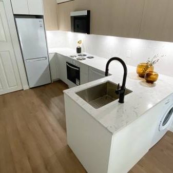 RENOVATED! RARE 2 bedroom 2 stories Kitsilano/UBC/Jericho Beach - Photo 4