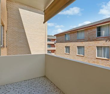 Spacious Double Brick Apartment with Two Balconies & Lock Up Garage - Photo 1