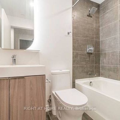 Yonge/Finch-Bright Modern 1Bdrm + Den 1Bath - Photo 3