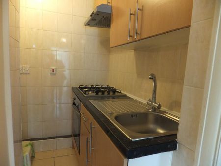 Studio to rent - Photo 2