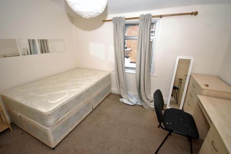 6 bedroom house to rent - Photo 3