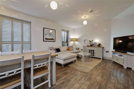 A stunning ground floor apartment with two double bedrooms, two bathrooms, reception room and high specification kitchen. - Photo 2