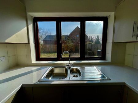 5 bedroom detached house to rent - Photo 2