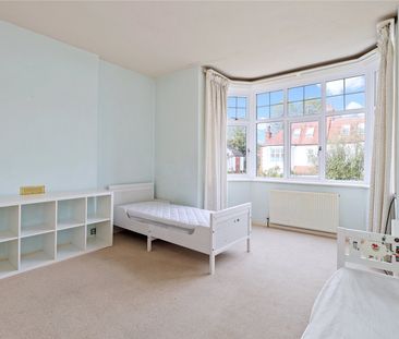 Melbury Gardens, London, SW20 flat to rent - Photo 3