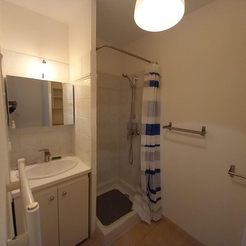 AIX LA DURANNE BEAU T2 MEUBLE AVEC TERRASSE ET BOX, - Photo 1