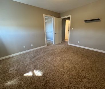 3 Bedroom Duplex with Garage & Fenced Yard – Pet Friendly in Blackfald - Photo 4