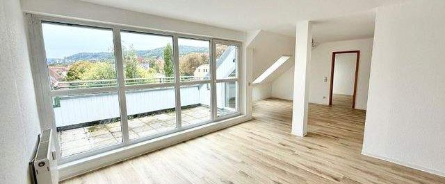 Renovierte Dachgeschosswohnung mit Loggia unweit vom Stadtzentrum entfernt - Foto 1