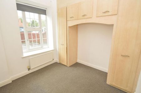 3 bedroom flat to rent - Photo 2