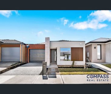 5 BEDROOM FAMILY HOME WITH LARGE YARD! - Photo 1