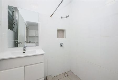 LOWSET 2 BEDROOM DUPLEX IN CENTRAL LOCATION - Photo 2