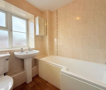 Morton Close, Camberley, Surrey, GU16 - Photo 3