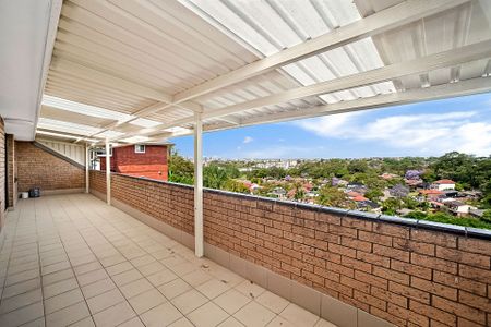 Spacious & Sunny Top Floor 2-Bedroom Unit with Stunning Views - Earlwood - Photo 5