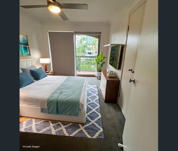 Top-Floor Calm in the Heart of Main Beach - Photo 4