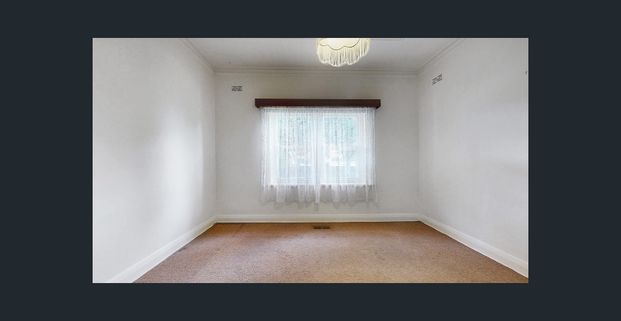 Art Deco Gem with Flexible Floorplan - Photo 1