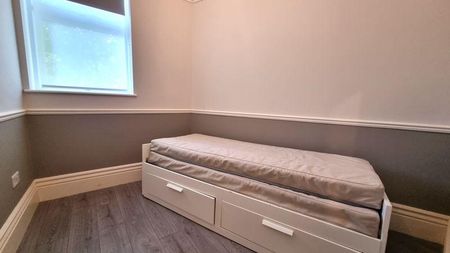 3 bedroom apartment to rent - Photo 3