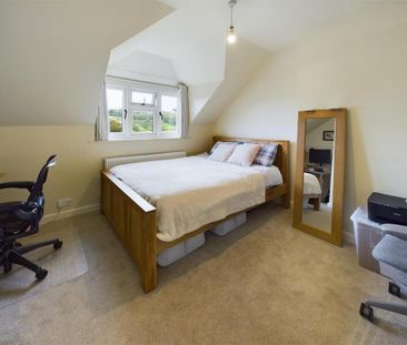 4 bedroom semi-detached house to rent - Photo 5