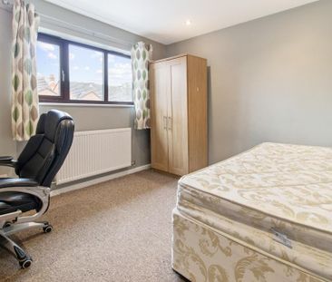 5 bedroom semi-detached house to rent - Photo 2