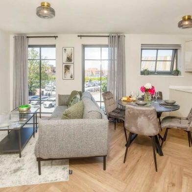 Flat 9, Crescent Court off Blossom Street - Photo 1