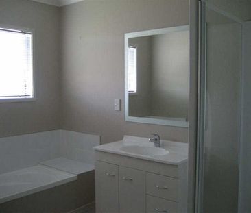 Milson - 4 Bedrooms - Photo 5