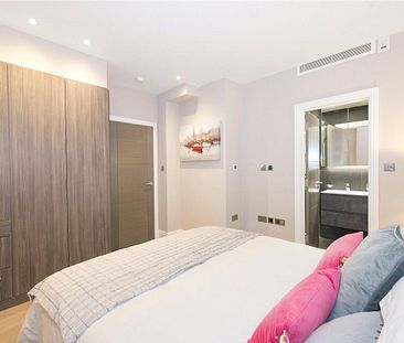 3 bedroom in Hampstead - Photo 1