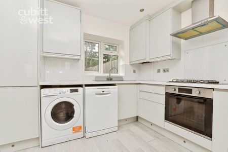 3 bedroom semi-detached house to rent - Photo 5