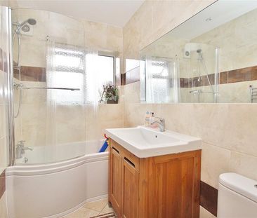 Elm Close, Horsell - 4 bedrooms Property for lettings - Seymours - Photo 1