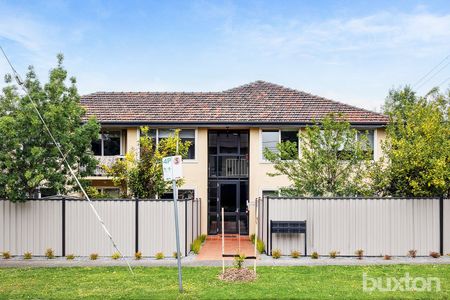 RENOVATED 1ST FLOOR TWO BEDROOM APARTMENT IN SECURE BLOCK - Photo 4