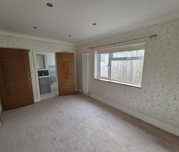 3 bedroom detached bungalow to rent - Photo 4