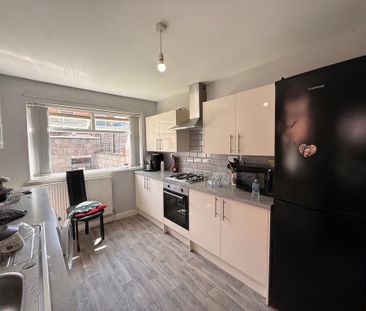 3 bedroom terraced house to rent - Photo 3