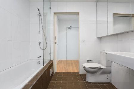 HUGE one bedroom in the heart of Bondi Junction - Photo 3