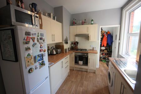 William Road, Guildford, Surrey, GU1 - Photo 2