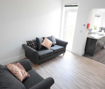 2 bedroom terraced house to rent - Photo 2