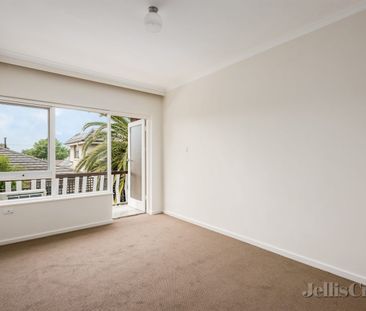 Light and Bright - Photo 5