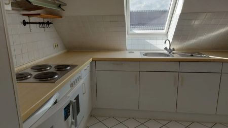 Gepflegte 2-Zimmer Dachgeschosswohnung - Photo 4