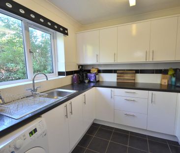 3 bedroom end of terrace house to rent - Photo 6