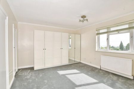 4 bedroom detached house to rent - Photo 4