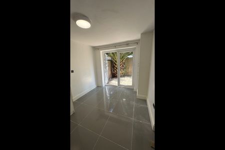 2 Bed Flat, Farren Road, SE23 - Photo 4